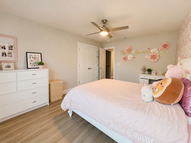 Building Photo - 5 Cottontail Ct