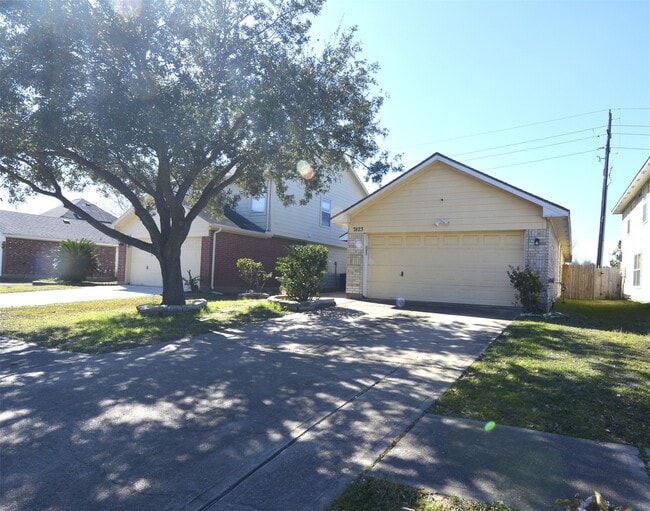 Building Photo - 7423 River Pines Dr