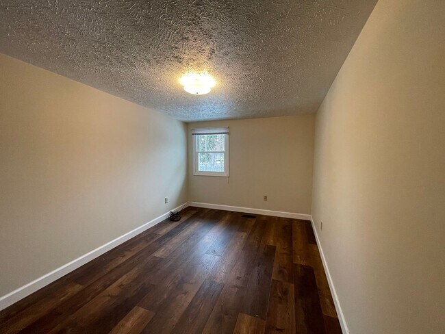 Building Photo - 121 Parchmount Ave