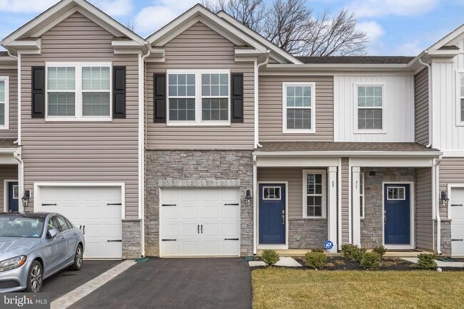 Building Photo - 69 Alexander Wy