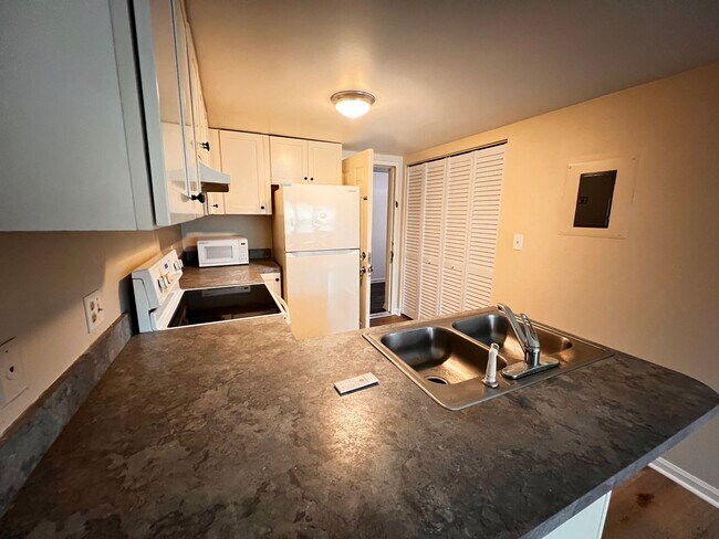 Building Photo - Beautiful, unfurnished studio condo in Myrtle Beach Golf and Yacht. Available now!