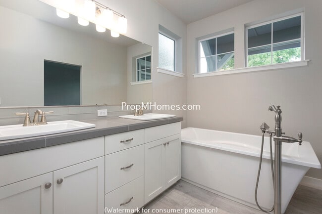 Building Photo - Beautiful Three Bedroom Row Home In Highly Desired Villebois Community!