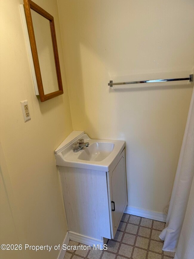 Building Photo - 709 Main St