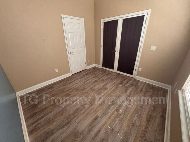 Building Photo - 14160 Fish Eagle Dr E