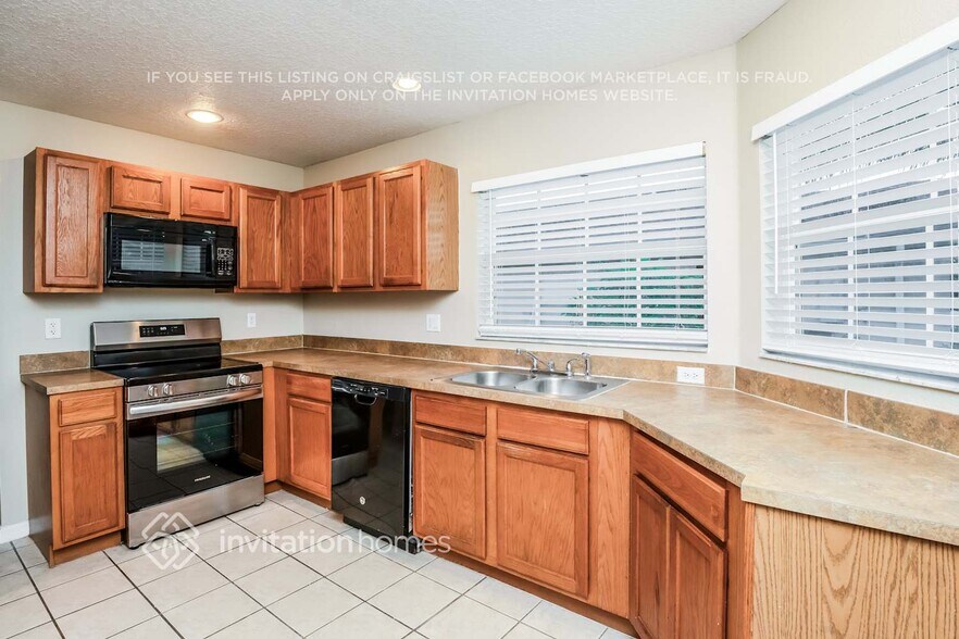 Building Photo - 2440 Oak Mill Dr