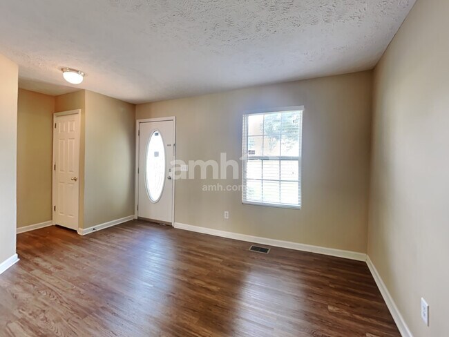Building Photo - 2315 Hayward Ln