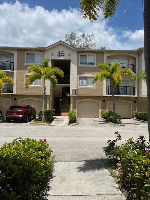 Primary Photo - 1300 Crestwood Ct S