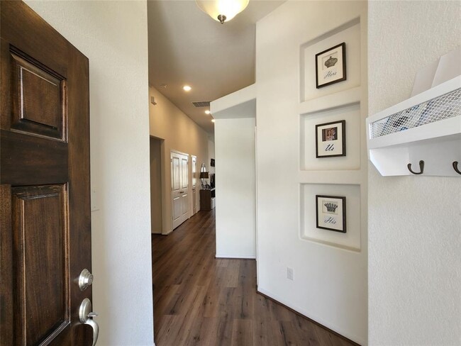 Building Photo - 472 Algaroba Loop