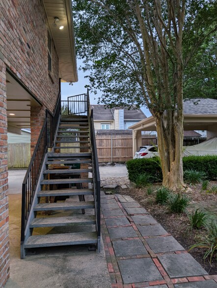 Building Photo - 214-216 Phosphor Ave