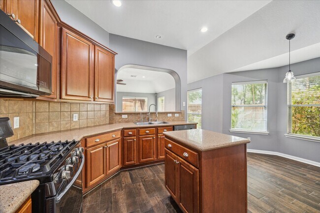 Building Photo - 20910 Sandy Briar Ct