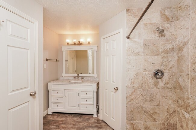 Building Photo - 11731 Yearling Dr