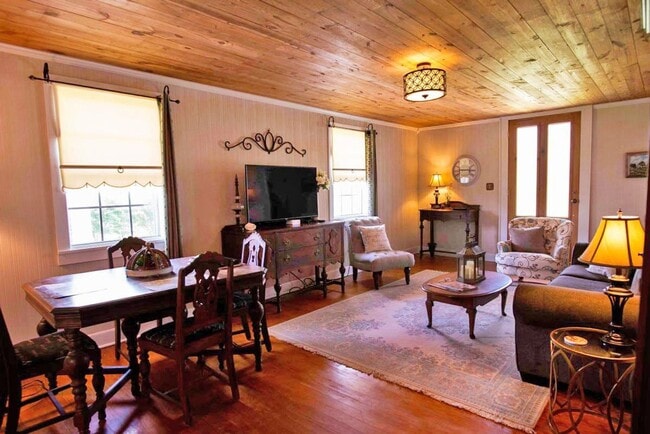 Building Photo - 1228 Mississippi St