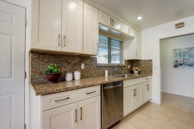 Building Photo - 4 Bedroom Home in Strawberry Park Stunner