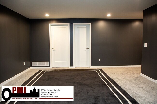 Building Photo - 256 N 105th St