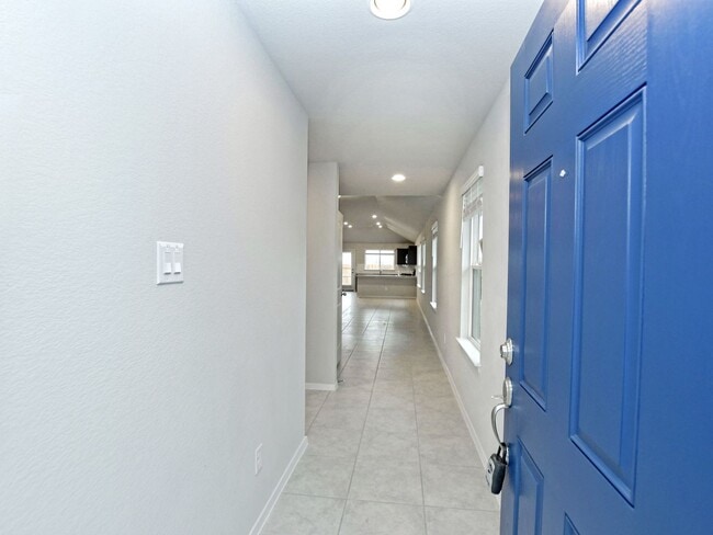 Building Photo - 3 BR / 2 BA - 1533 SF in Bastrop - Close t...