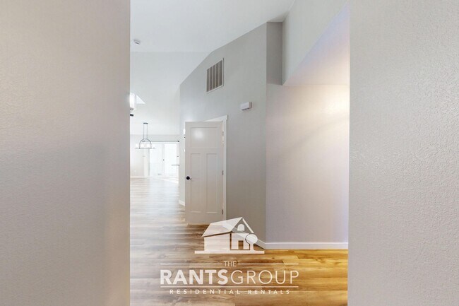 Building Photo - Move in Ready! Renovated 2-bed, 2-bath Rambler in Lacey!