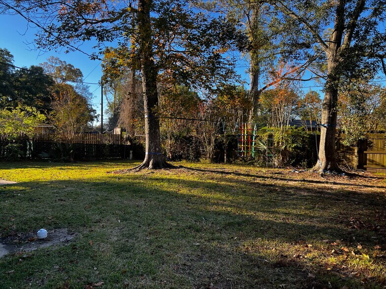 Building Photo - 835 Chatwood Dr