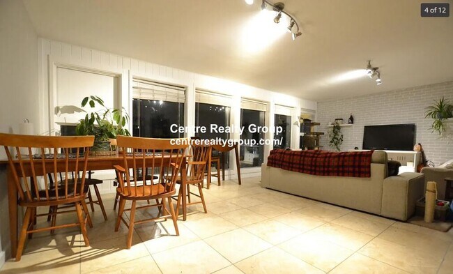 Building Photo - 26 Kenrick St