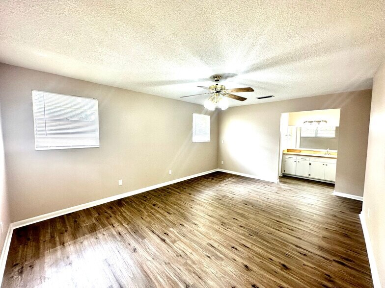 Building Photo - 261 Dillon Dr
