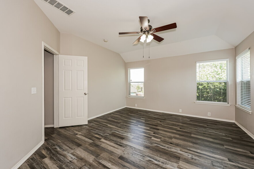 Building Photo - 1006 Zachary Dr