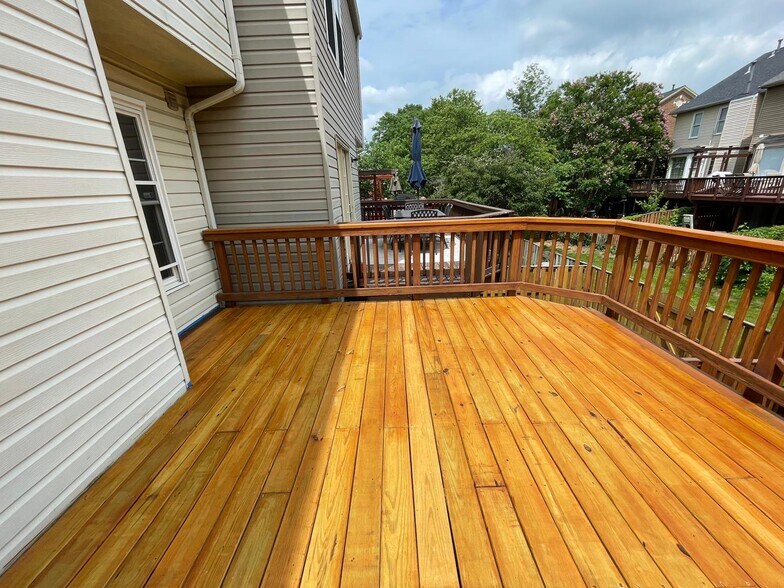 Deck - 7468 Gadsby Square