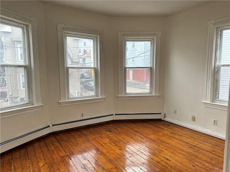 Building Photo - 23 Cutler St