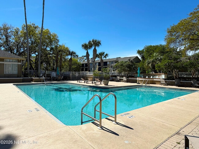 Building Photo - 11-11 Arbor Club Dr