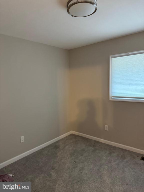 Building Photo - 933 Golden W Way