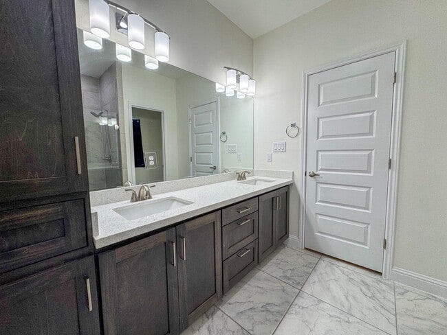 Building Photo - 1421 Eagles Ln