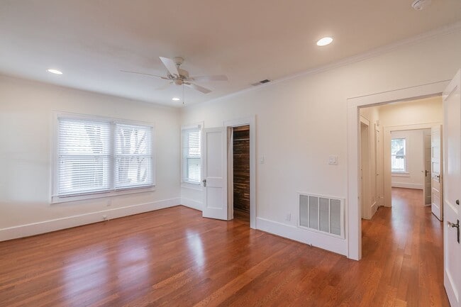 Building Photo - PRETTY HOME NORTH OF THE BRICKS in the CUL...
