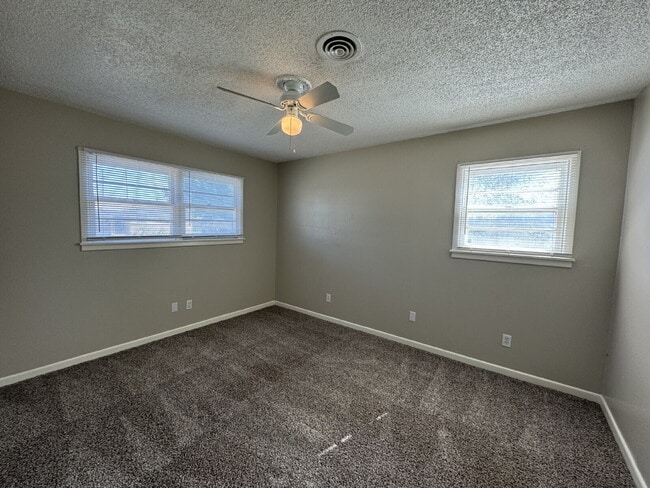 Building Photo - Convenient to Medical District and Texas Tech