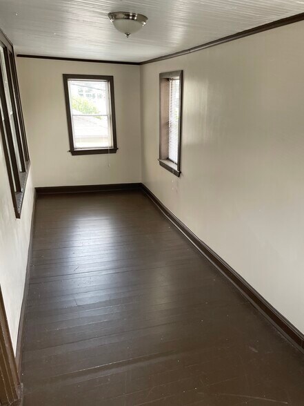 Building Photo - 142 North Ave
