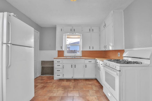 Building Photo - 2205 39th St