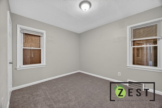 Building Photo - Charming 3 Bedroom home in Detroit Thursday August 6, 2026 @ 7:15p-7:45p