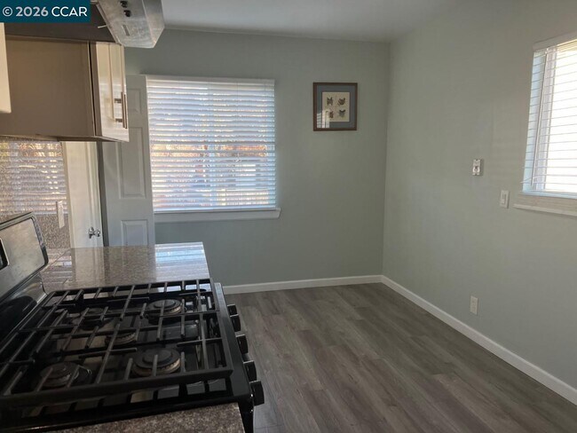 Building Photo - 3620 Chestnut St