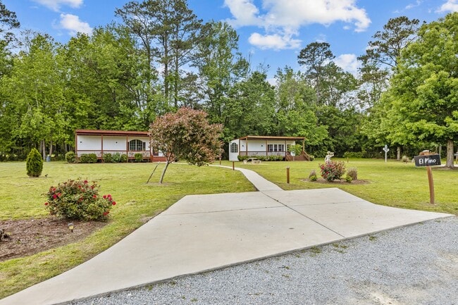 Building Photo - 2110 Las Flores Ln