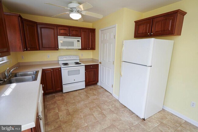 Building Photo - 1331 Aspen Dr