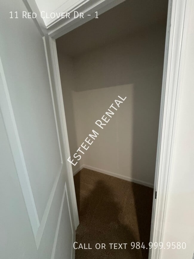 Building Photo - 11 Red Clover Dr