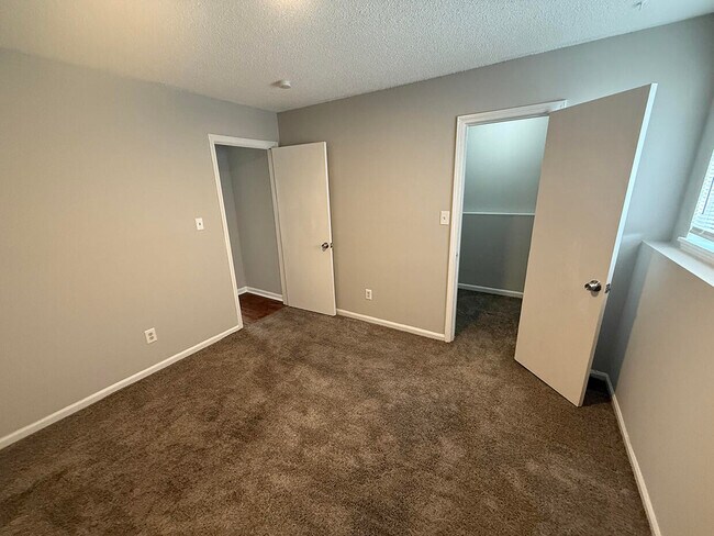 Building Photo - 7221 N Moberly Dr