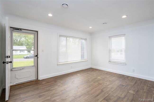 Building Photo - 18261 Brentwood St