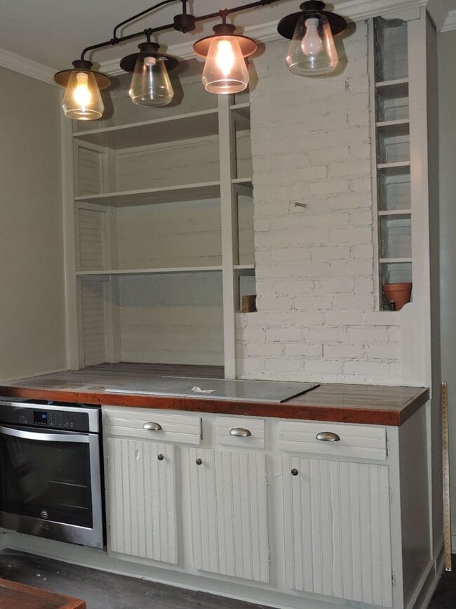 Building Photo - Garden District Cottage with lots of updates