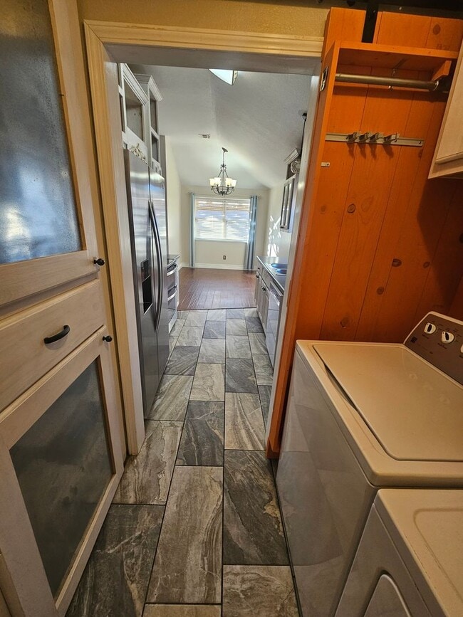 Building Photo - (3) Bed/(2) Bath in SE Norman! Pets Negotiable!