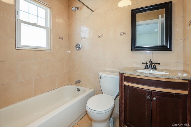 Building Photo - 987 Kings Pkwy