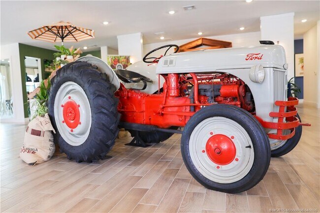 Building Photo - 950 SW Pr Ave