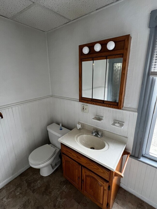 Building Photo - 21-23 Locust St