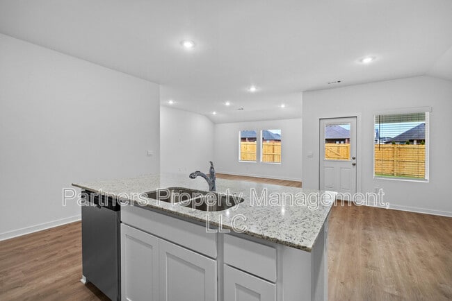 Building Photo - 941 Rentley St