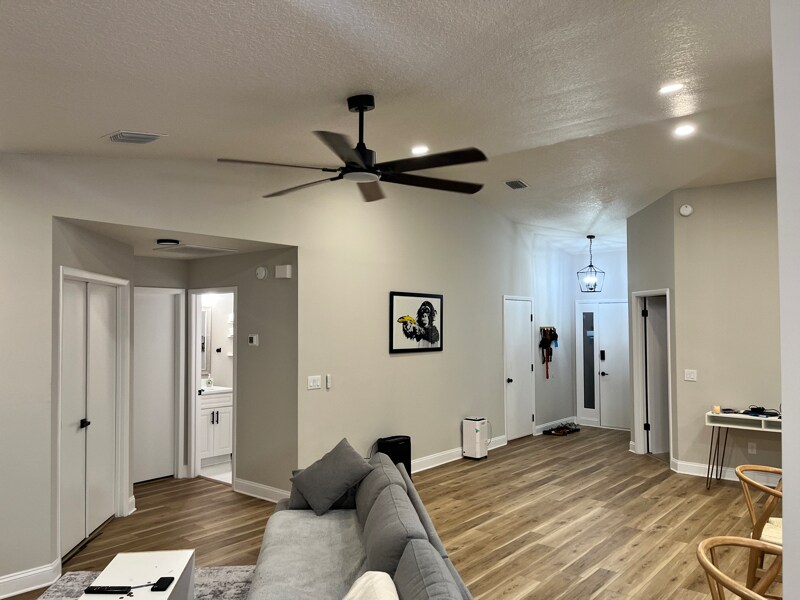 Building Photo - 3035 Hampstead Dr