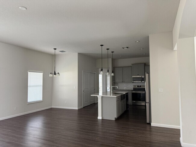 Building Photo - 4634 SW Athena Dr