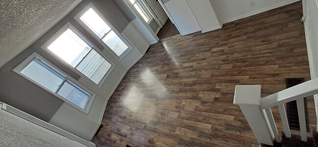 Building Photo - 2418 Jules St