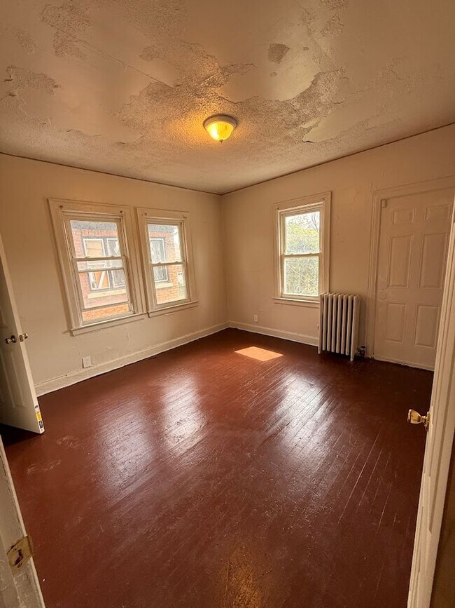 Building Photo - 2719 Glendale Ave